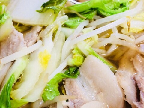 寄せ鍋の素でもやしと豚バラと白菜煮込み